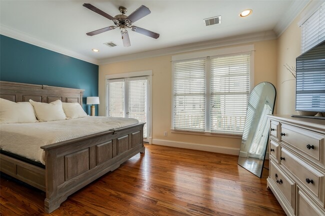 Building Photo - 1301 W 25th St