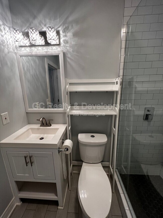 Building Photo - 1455 W Augusta Blvd