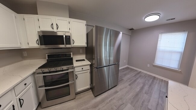 Building Photo - 12576 Mirkwood Ln