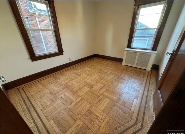 Building Photo - 505 Dewey Ave