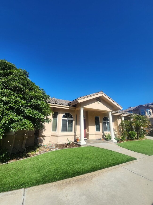 Building Photo - Gorgeous Country Home with View- ALL UTILI...