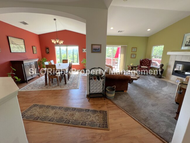 Building Photo - AVAILABLE AUGUST - Gorgeous 3 Bedroom Paso Robles Home