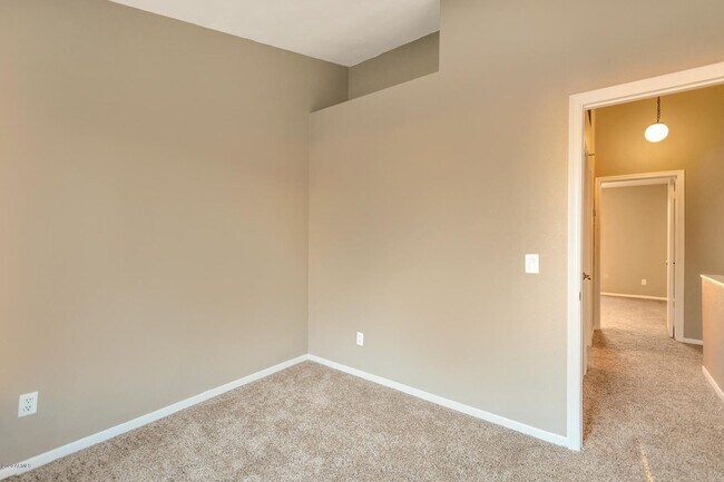 Building Photo - 1600 N Saba St
