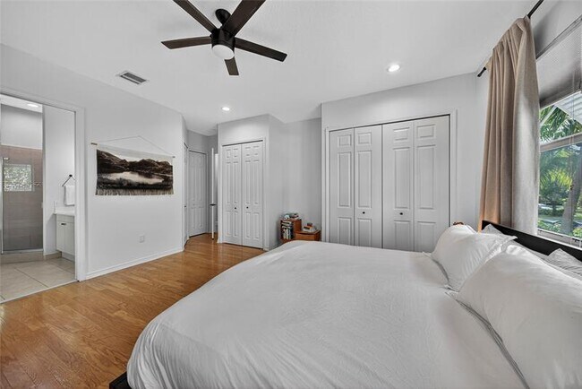 Building Photo - South Florida Excellent Rental - 1 month FREE!!!