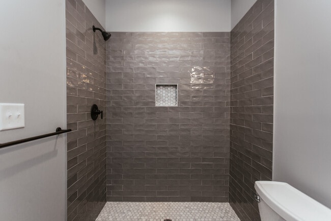 Building Photo - 132 Flint St