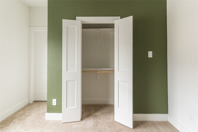 Building Photo - 2428 Ella Blvd