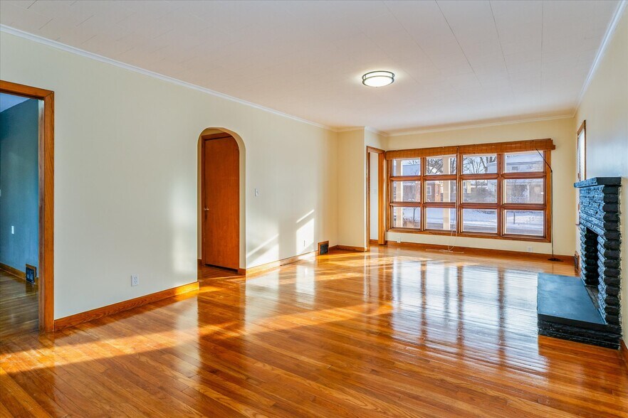 Building Photo - 32 Deland Park B