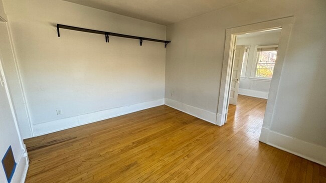 Building Photo - 1 Bedroom 1 bath Condo in Historic SLC building!