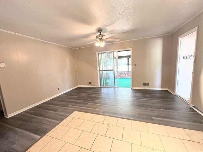 Building Photo - 2105 Hobson Ct
