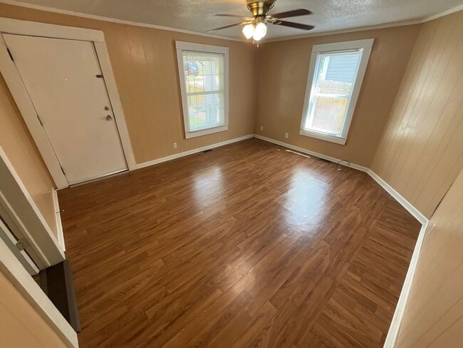 Building Photo - 4 Bedroom Home available in High Point!