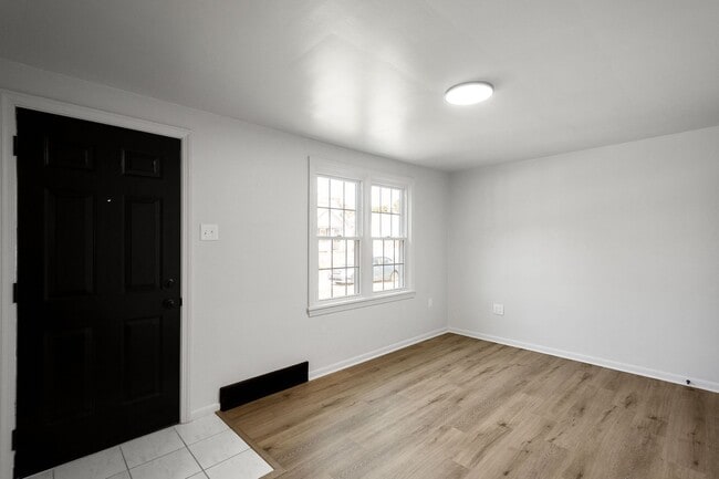 Building Photo - SCORE 50% OFF 1ST MONTH'S RENT IF SIGNED BY JAN 30! Stunning 4 Bedroom home in North Versailles a...