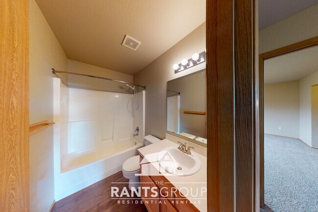 Building Photo - Great Location! Easy JBLM Commute!