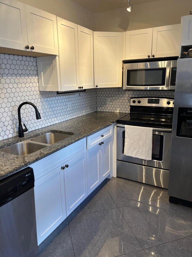 Building Photo - 301 Central Dr