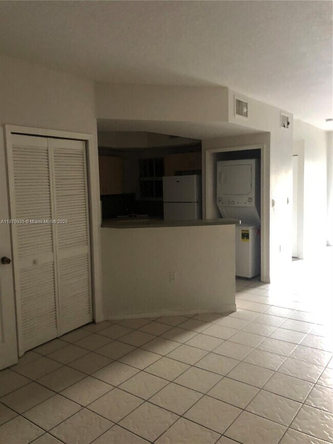 Building Photo - 855 SW 6th Ct