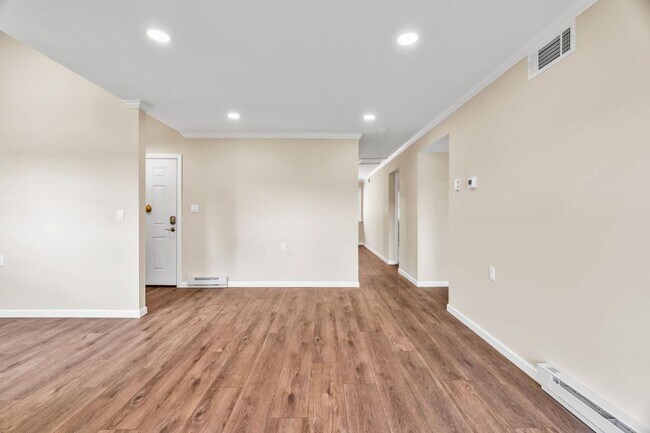 Building Photo - 15B Andover Ct