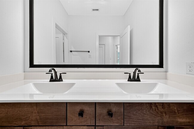 Building Photo - 10727 River Walk Dr