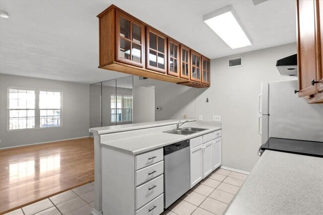 Building Photo - 910 Duncan Ln