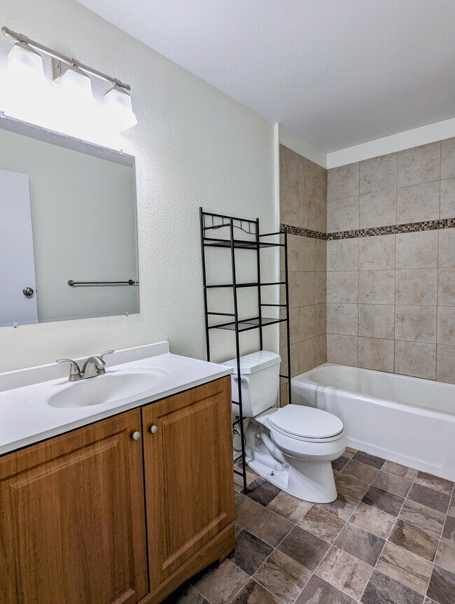 Building Photo - 2 Bed/1 Bath House - 5 min to Lakewood Towne Cntr w/ fenced back