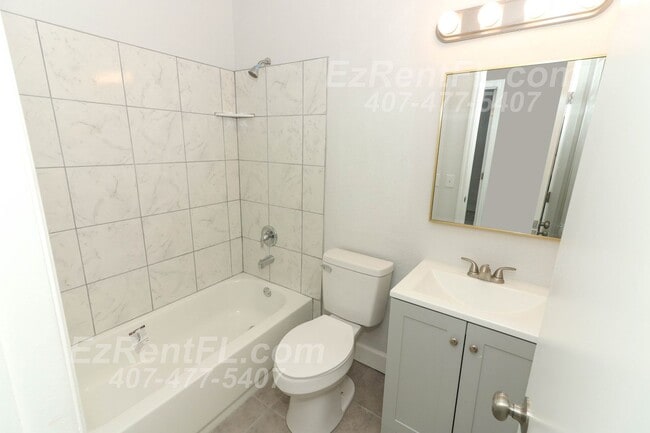 Building Photo - Remodeled 4/1.5 with Large Family Room