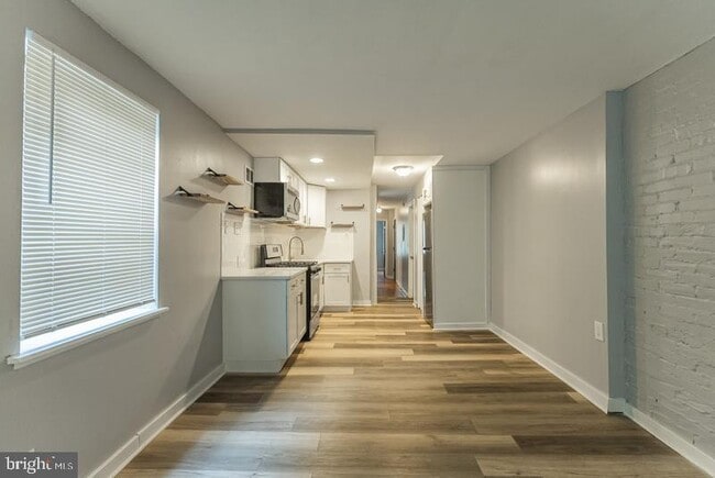 Building Photo - 428 Dickinson St