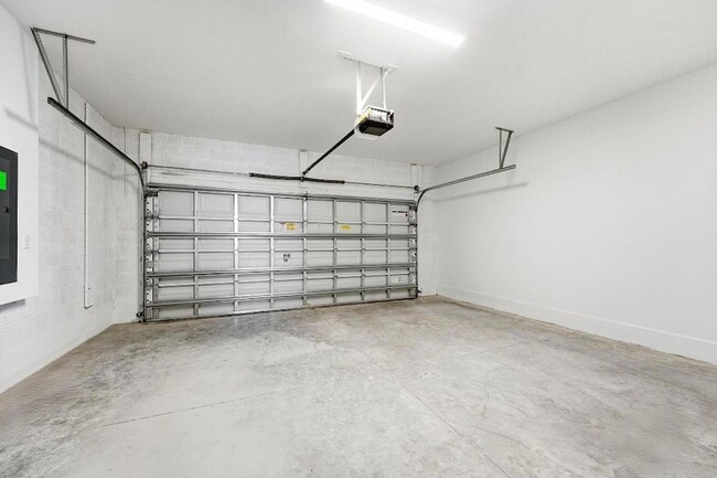 Building Photo - 3474 Cedar Grv Dr