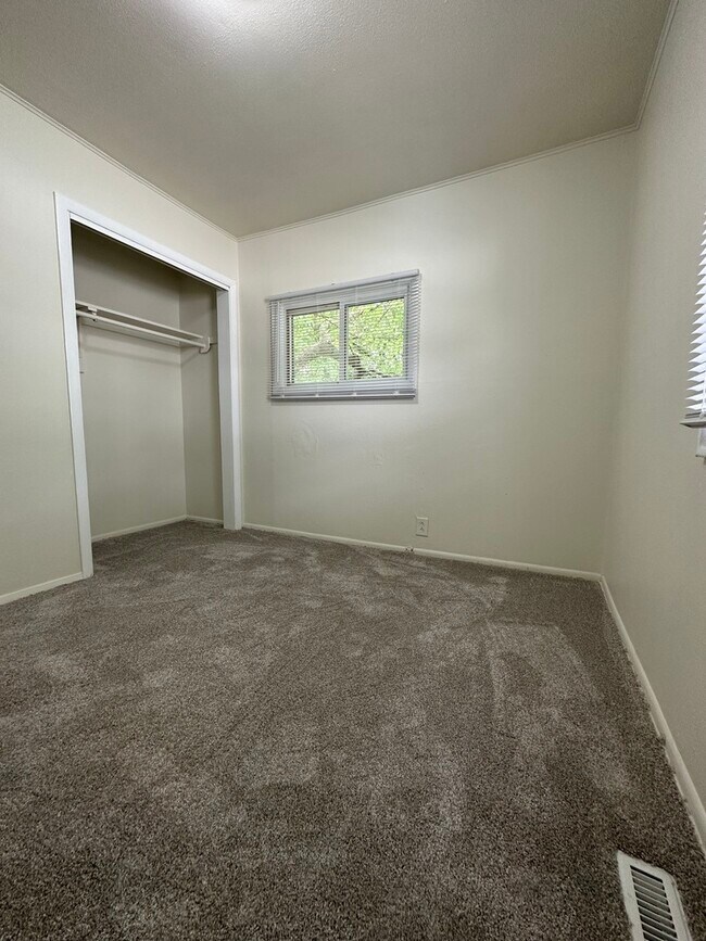 Building Photo - 1837 S 7th Ave