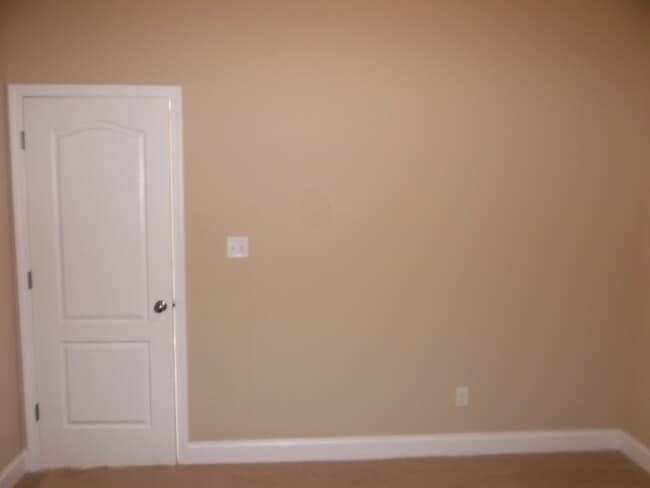 Building Photo - Absolutely Gorgeous!