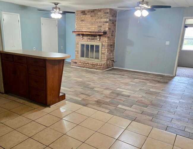 Building Photo - 860 Bingman Dr