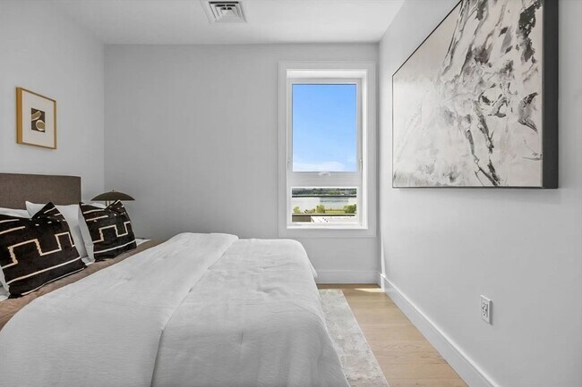 Building Photo - 301 Border St