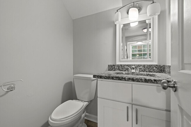 Building Photo - Raleigh 2bedroom 1.5 bathroom townhome- Available Now