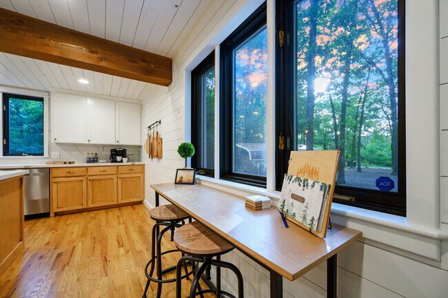 Building Photo - 47 White Pne Rd