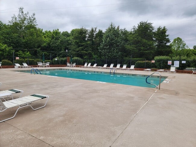 Building Photo - 2 Bedroom 2.5 Bathrooms Townhome