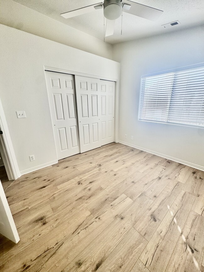 Building Photo - 1122 E 300 S