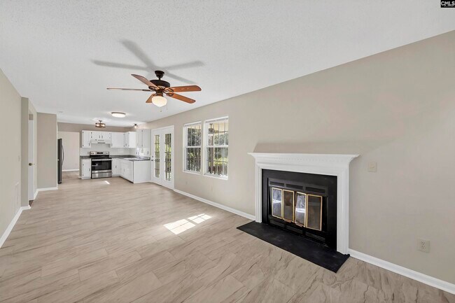 Building Photo - 605 N Donar Dr