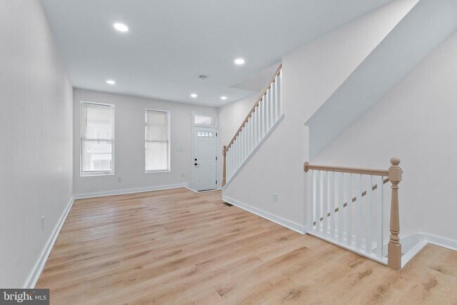 Building Photo - 530 E 38th St