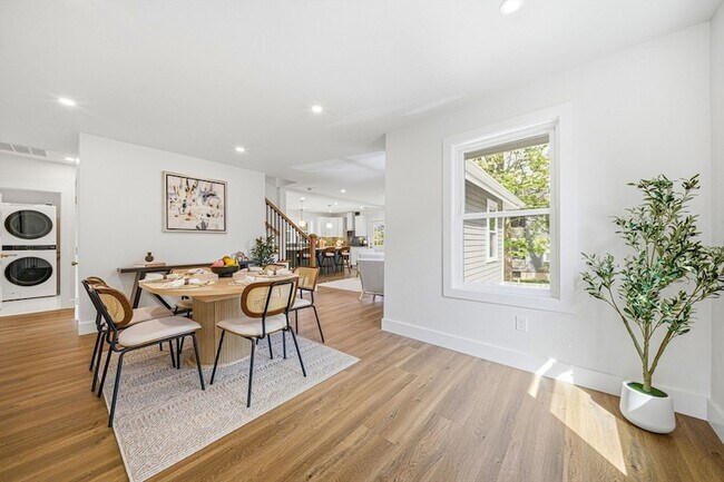 Building Photo - 54 Rangeley Rd