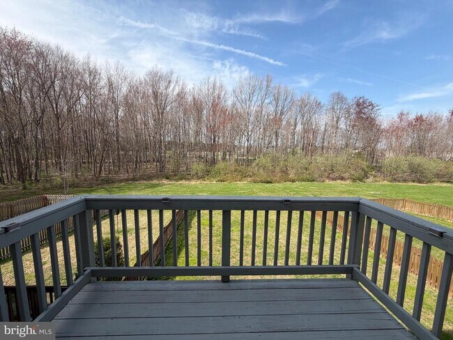 Building Photo - 25 Shawn Ln