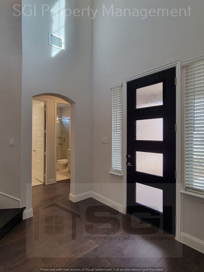 Building Photo - Incredible Brand New 6 Bedroom!!