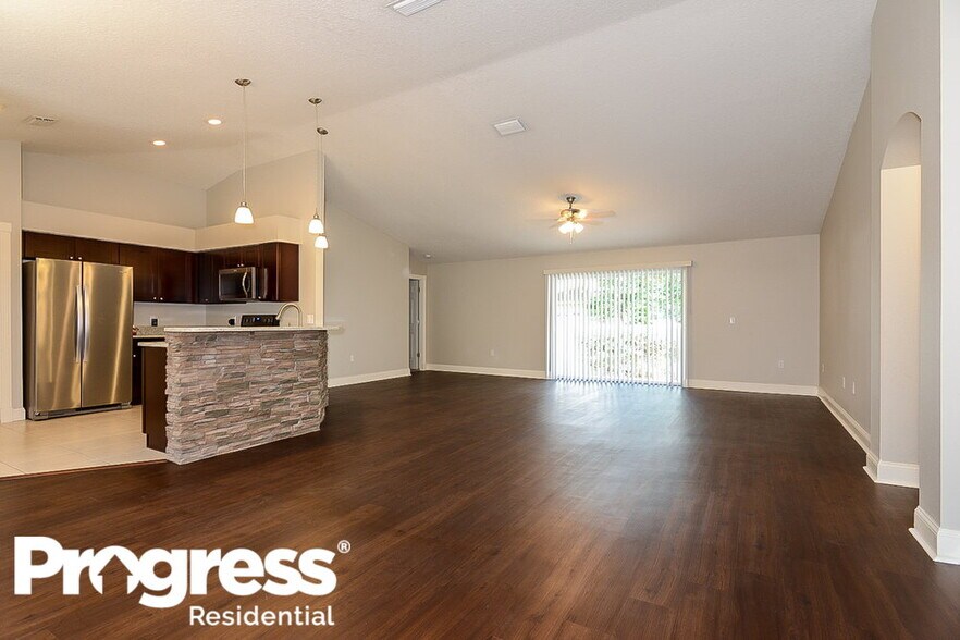 Building Photo - 925 Clearcreek Dr