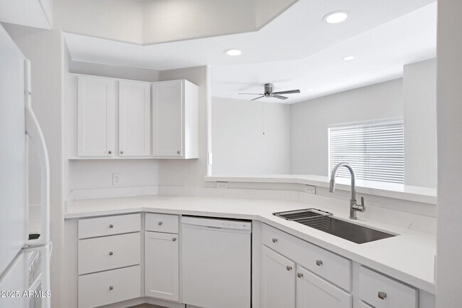 Building Photo - 13700 N Fountain Hills Blvd