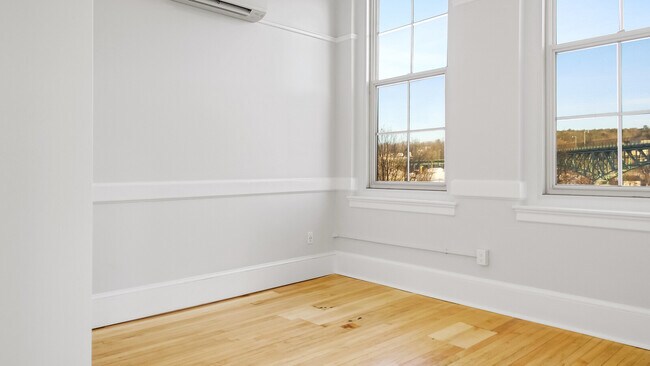 Building Photo - 341 Water St