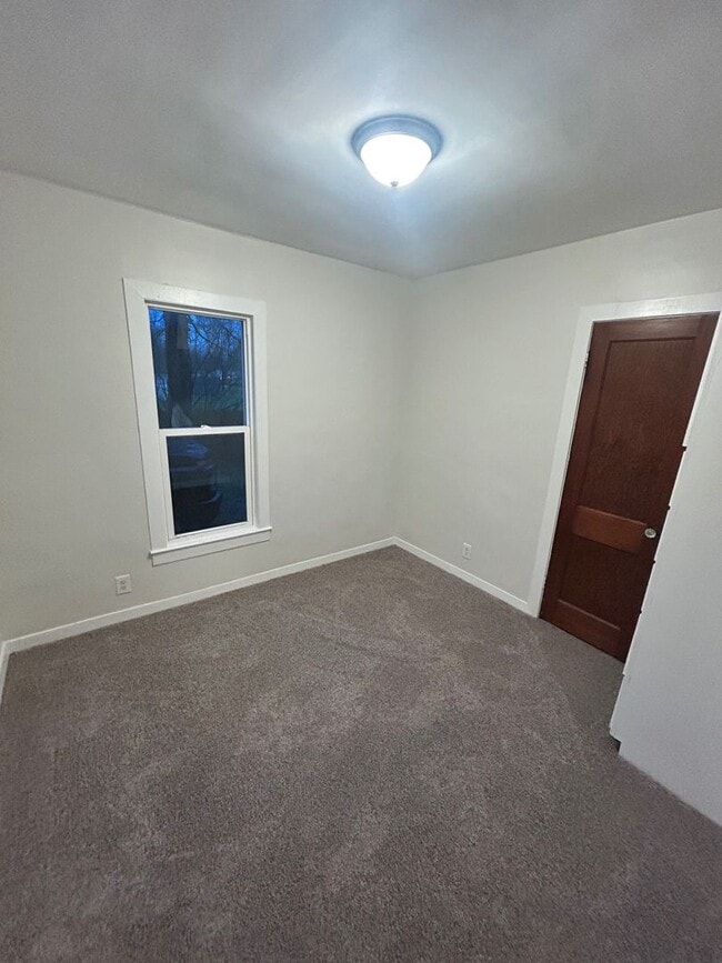 Building Photo - 270 W Pine St NE