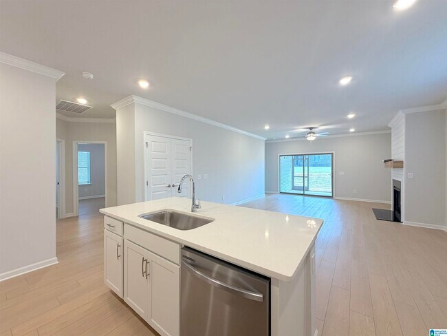 Building Photo - 153 Clift Crk Dr