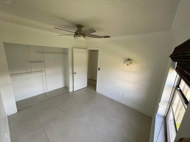 Building Photo - 1120 Parkside Green Dr