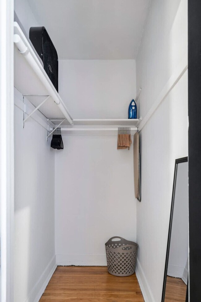 Building Photo - 3538 N Racine Ave