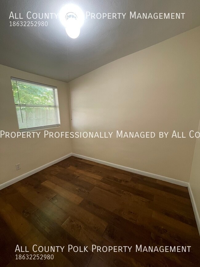 Building Photo - Fantastic 2 Bedroom Duplex in Lakeland,  R...