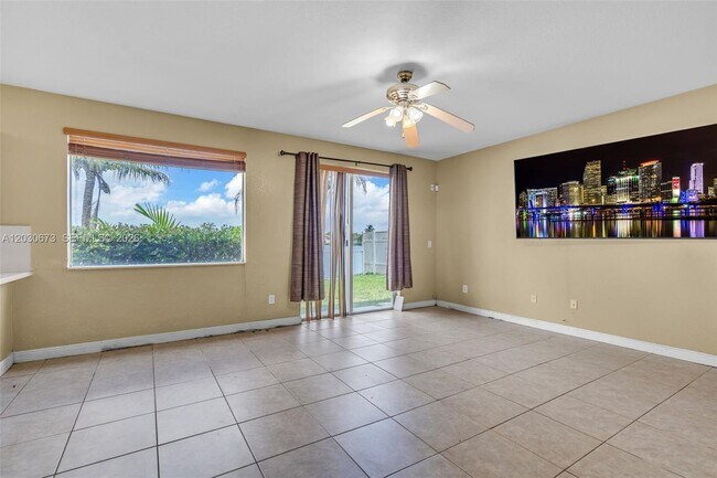 Building Photo - 5149 SW 137th Ave