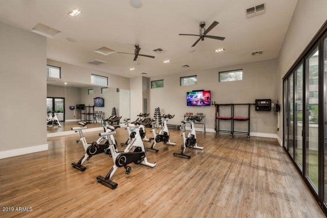 Building Photo - 7100 E Lincoln Dr