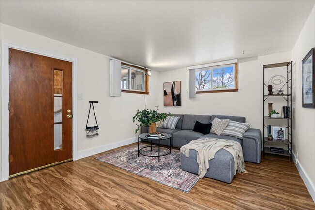 Building Photo - Old Town Duplex!