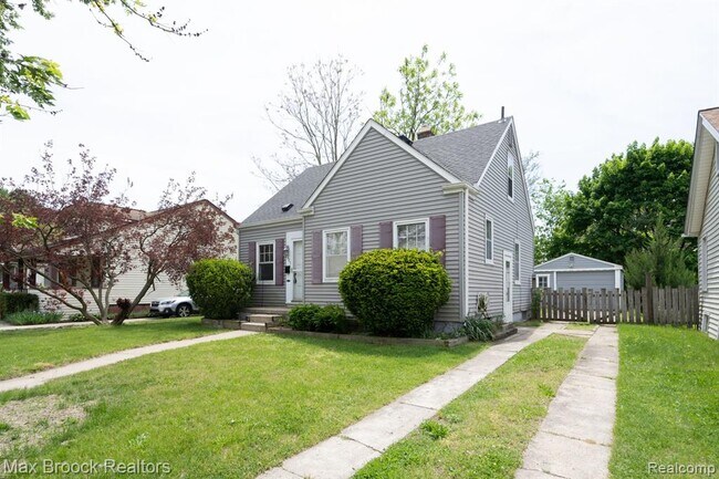 Building Photo - 1587 Leroy St